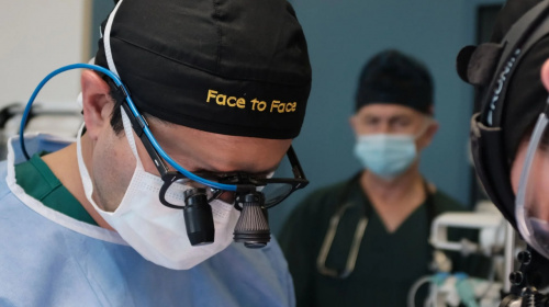 Американські хірурги безкоштовно прооперують військових та цивільних з травмами обличчя – як подати заявку