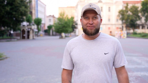 Більше 100 км на протезі: ветеран Петро Дудник вирушив у піший похід, щоб допомогти побратимам