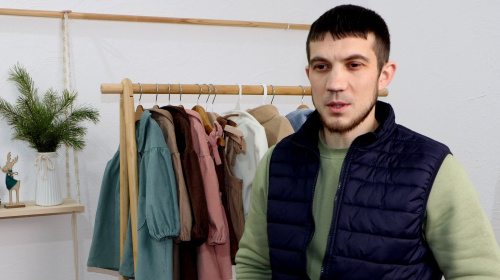 &quot;Надихнули донечки&quot;: ветеран Тарас Тиньо разом з дружиною заснував швейний цех у Львові