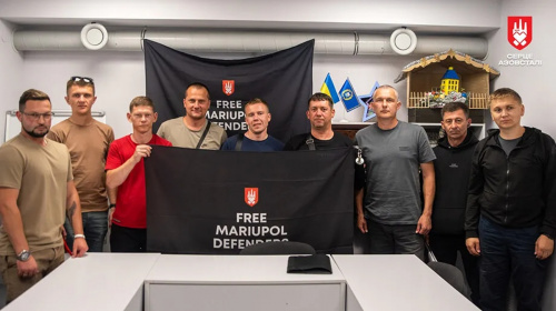 Перші кроки після полону: тренер "Серця Азовсталі" зустрівся зі звільненими захисниками у Львові