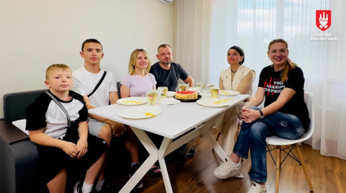 Оборонець Маріуполя Павло Щепка отримав власну квартиру від &quot;Серця Азовсталі&quot;