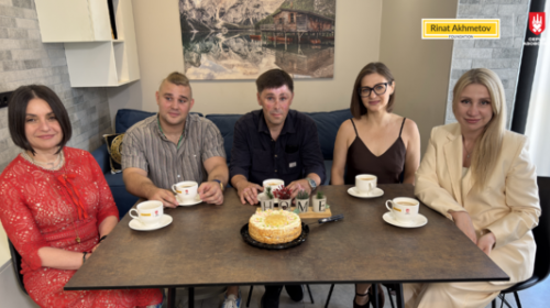 "Ця квартира стане початком нашого нового життя": захисник Маріуполя Віталій Шумакер отримав житло від Фонду Ріната Ахметова