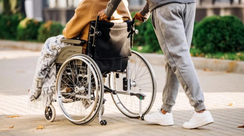 Звільнення зі служби для догляду за батьком – чи завжди наявність іншого сина є підставою для відмови