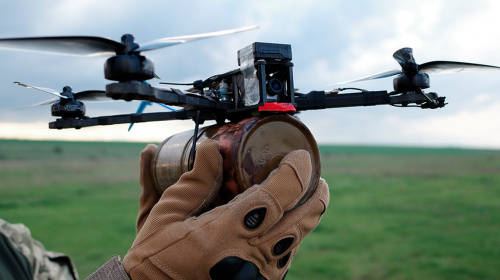 Ветеранів у Києві навчатимуть пайці та збірці FPV-дронів – як долучитися