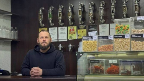 Квас, лимонади та крафтові напої: ветеран Сергій Строчков розвиває унікальний бар на Буковині