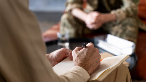 Допомога поруч – куди ветеранам звертатися для психологічної та соціальної підтримки