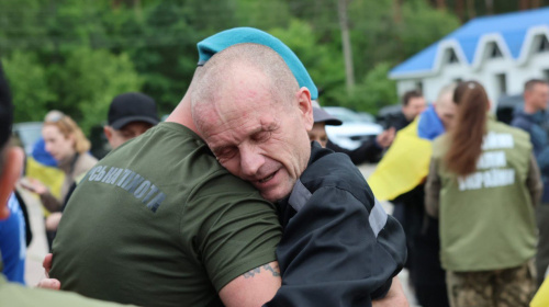 &quot;Справедливість для всіх, хто вижив у полоні&quot;: родини військових звернулися до Президента з петицією