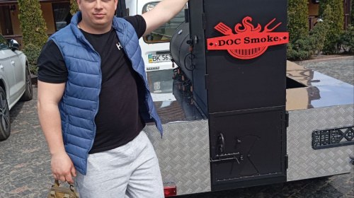 «Так готує м’ясо вся Америка» – як ветеран Сергій Галушко привчив Сарни до справжнього барбекю