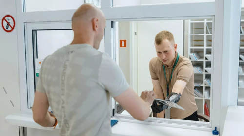 Після втрати руки працює в Сервісному центрі МВС – історія ветерана Володимира Джура