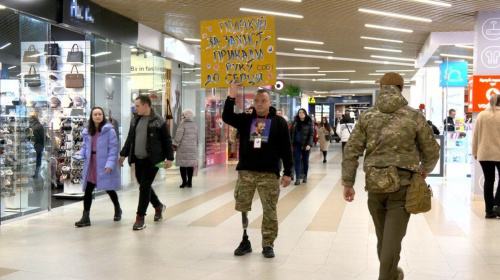 &quot;Прагнемо заразити ідеєю вдячності свідомих людей&quot;: ветеран Євген Сивопляс провів соціальні акції у Вінниці