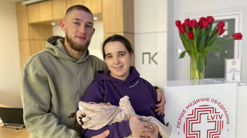 Після війни життя не закінчується – ветеран, який втратив ноги, став батьком і підкорює нові вершини