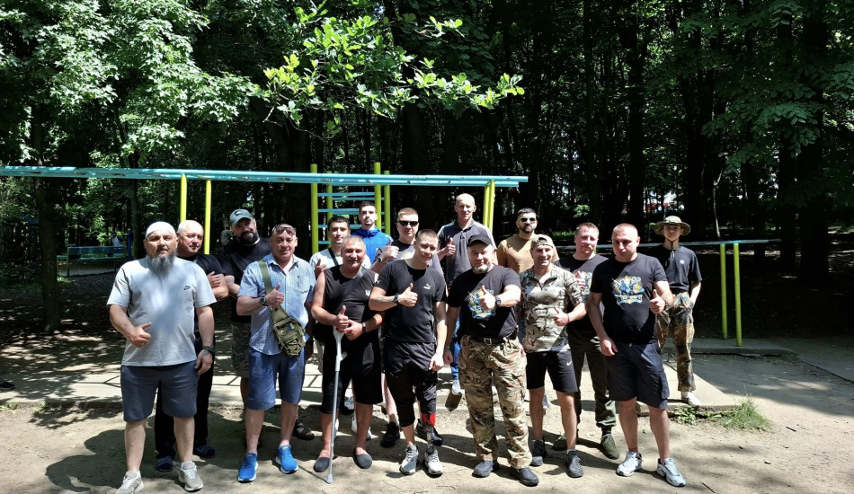 Простір підтримки та сили: у Чернівцях для воїнів та ветеранів запустили безкоштовну програму тренувань
