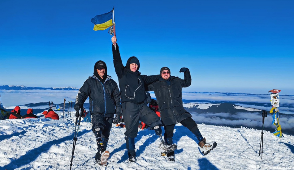 Перші  в Україні: ветеран Андрій Ільїн з побратимами підкорили зимову Говерлу на протезах