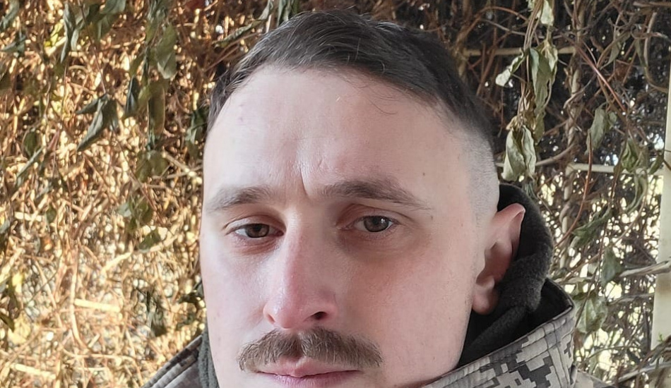 Художник, сапер, кар’єрний консультант – як після 32 операцій ветеран із Чернівців допомагає іншим знайти себе