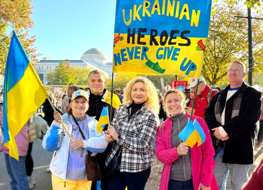 Із «Червоною калиною» на фініші: українські ветерани подолали Марафон морської піхоти США